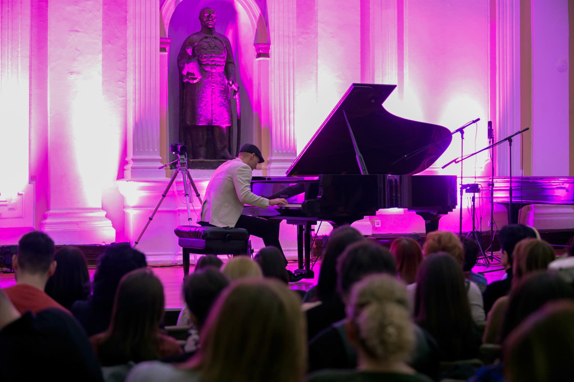 Matthew Mayer performing live on a grand piano before an audience in Kragujevac, Serbia